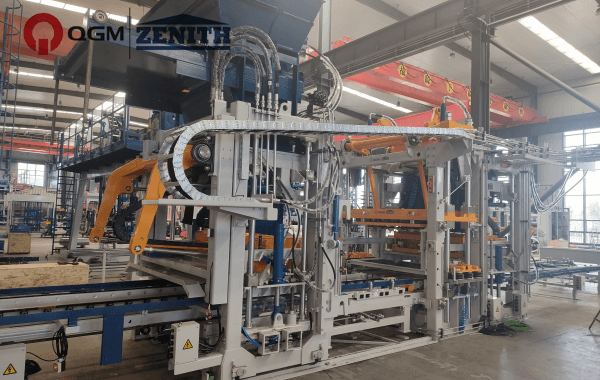ماشین بلوک QGM ZN900CG، اولین ماشین آجر چینی وارد بازار آمریکای شمالی شد و عصر جدیدی را برای صنعت ماشین آلات آجر چین ایجاد کرد.