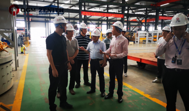 Quanzhou Industria Ekonomiaren Garapena Sustatzeko Zentroaren ordezkaritzak Quangong Block Machinery Co., Ltd