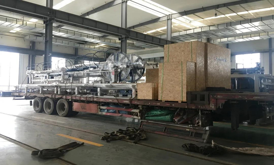 Proje Teslimi | Endüstriyel katı atık arıtımına yardımcı olmak için kuzeybatı Çin'e iki adet QGM ZN1200S otomatik çimento tuğlası yapma makinesi teslim edildi