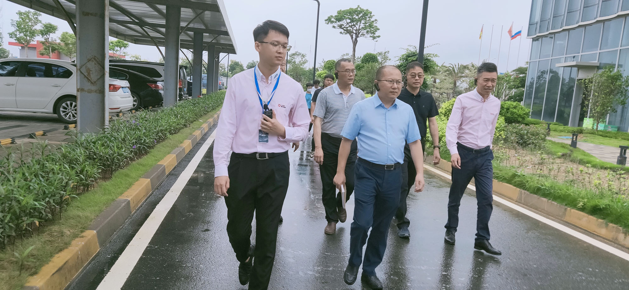 泉州市工业经济发展促进中心一行莅临福建世界杯下注股份参观考察